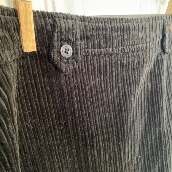 BLACK CORDUROY MINI SKIRT FROM EDDIE BAUER - Picture 1 of 3